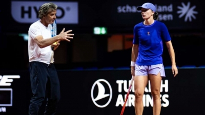 Swiatek delighted with coach Roig
