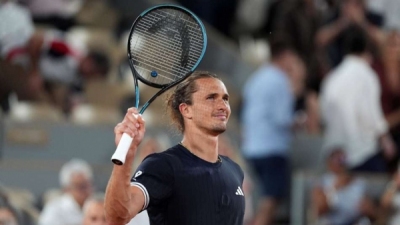 Zverev soars into R3 in Paris