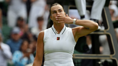 Sabalenka, Osaka ease through