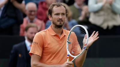 Medvedev into Halle quarter-finals