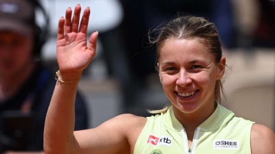 Qualifier Chwalinska into RG semis
