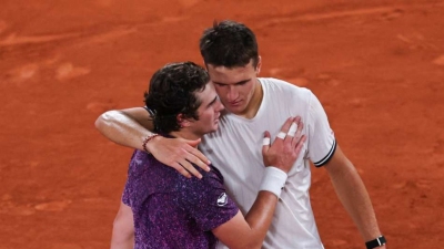 Mensik overcomes Fonseca