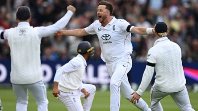 Robinson stars for England on day 1